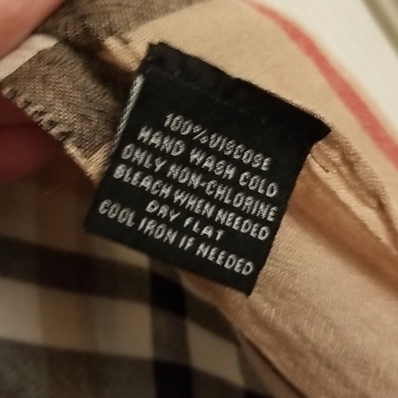 Fabulous scarf/wrap - Picture 6 of 7